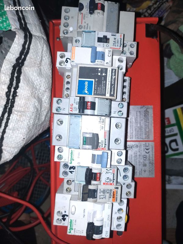 Disjoncteur électrique toutes marques vendu à l'unité (image 4)