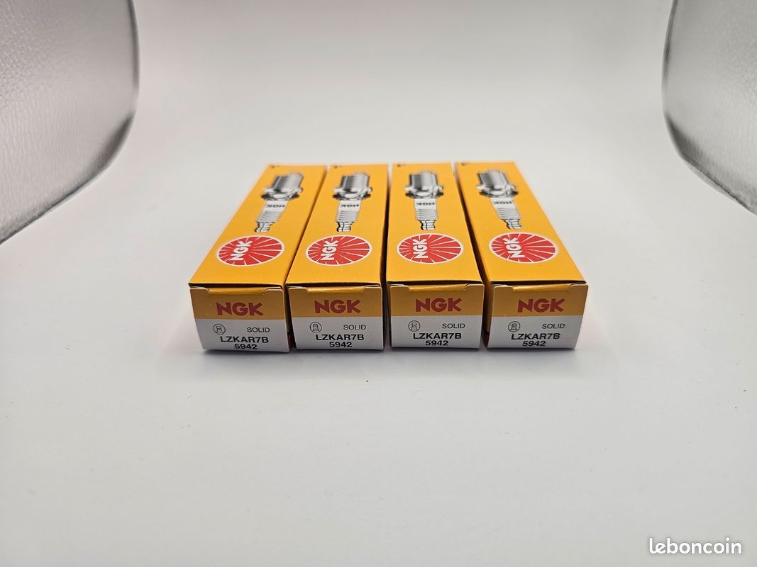 Lot de 4 bougies d'allumage NGK LZKAR7B - NEUVES - Équipement auto