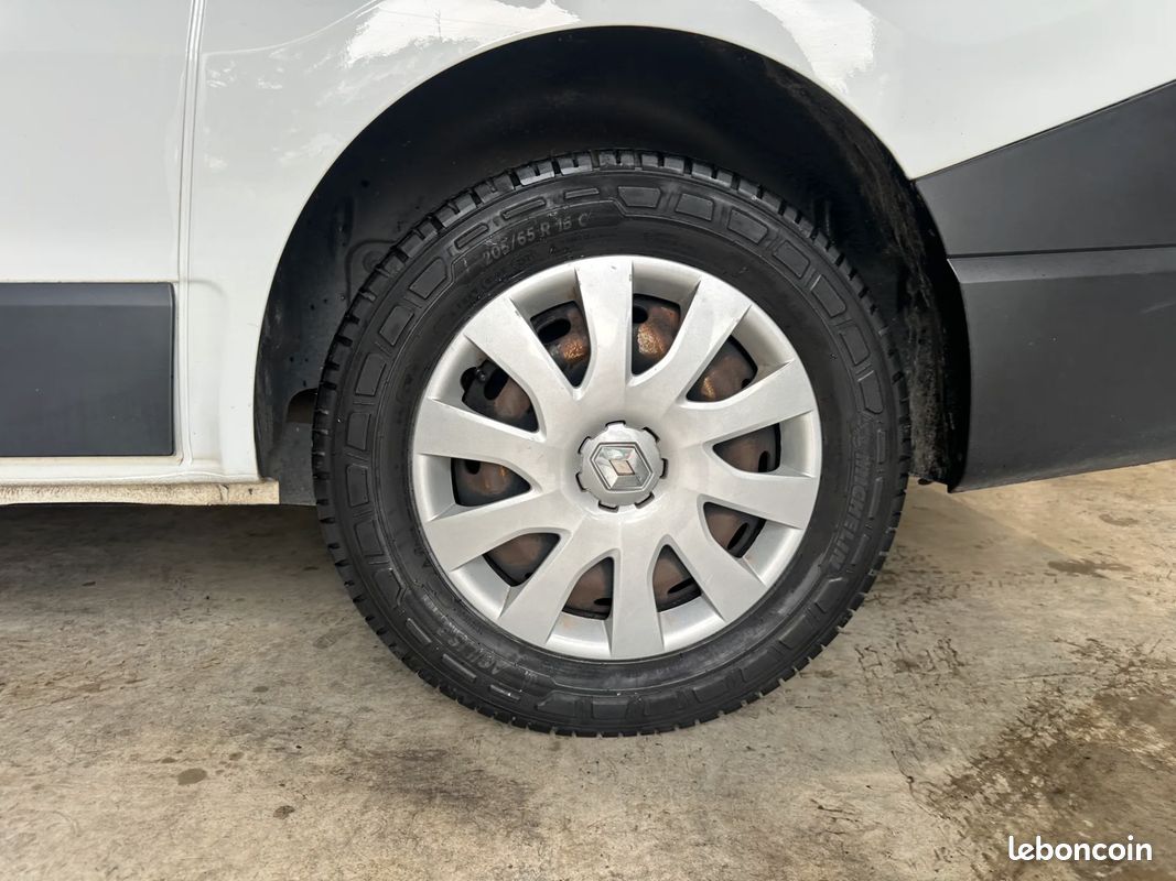 RENAULT Trafic Fg 1.6 D 125ch Grand Confort - 2018 - Bluetooth - Régulateur - Vitres surteintées (image 30)