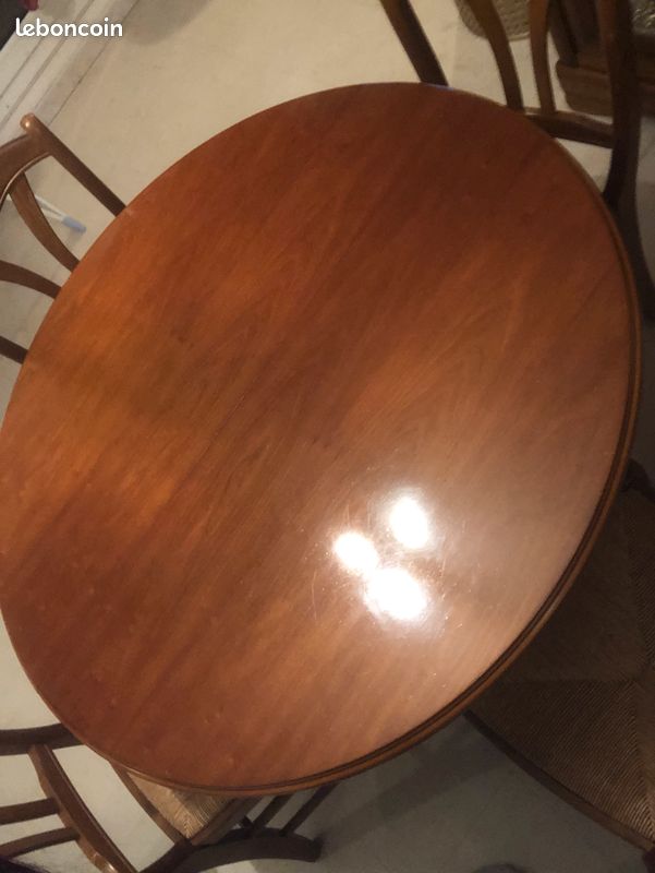 Table en bois (image 1)