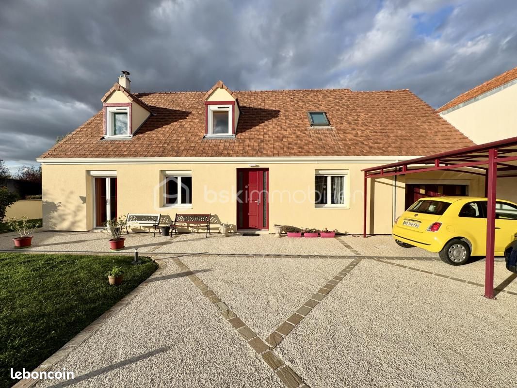 Maison 8 pièces 145 m² · aux Écrennes · 145 m² · 335 000 €