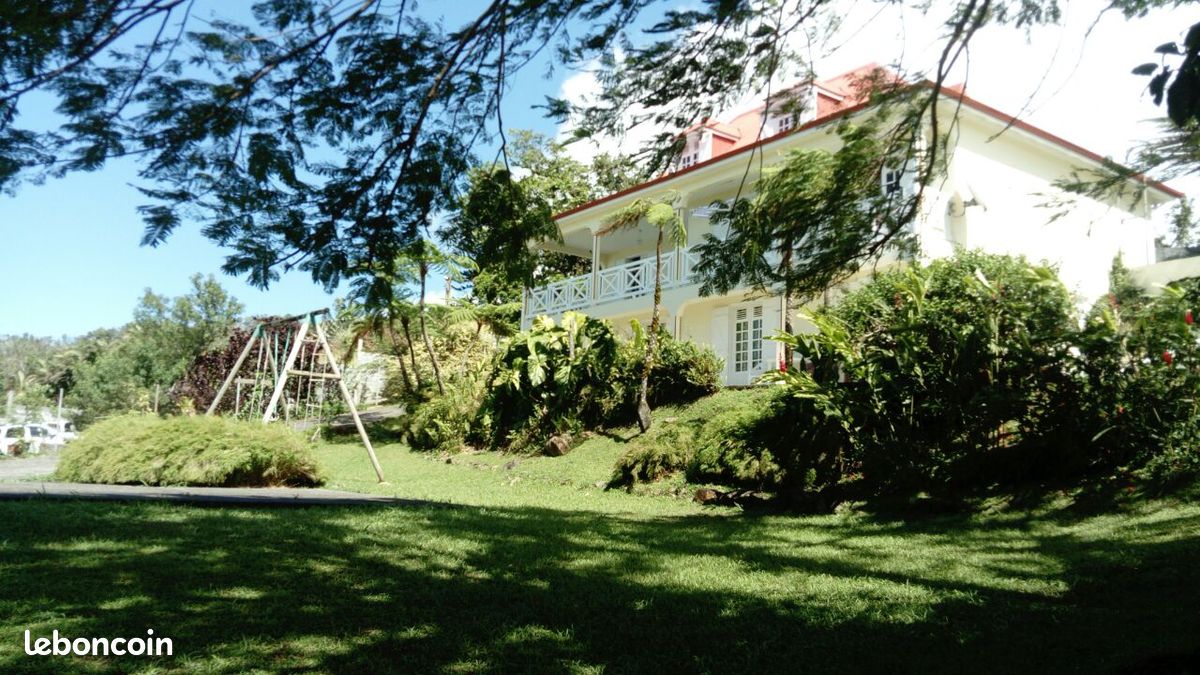 Maison 9 pièces 154 m² · à Saint-Claude · 154 m² · 1 528 €