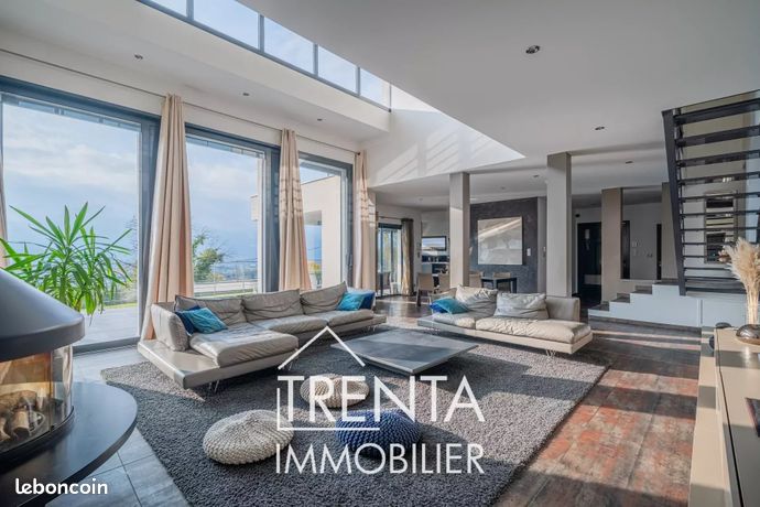 Propriété 9 pièces 222 m²