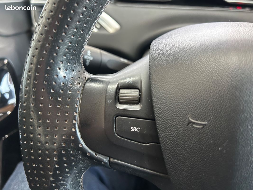 PEUGEOT 208 GENERATION-I 1.6 VTI 120 Ch ALLURE (image 19)