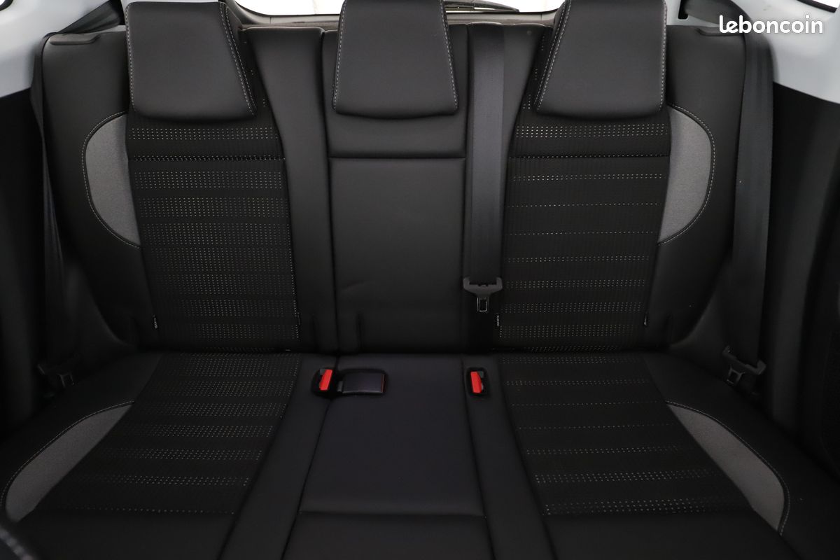 Peugeot 2008 1.2 PureTech Allure EAT6 110 ch (image 9)