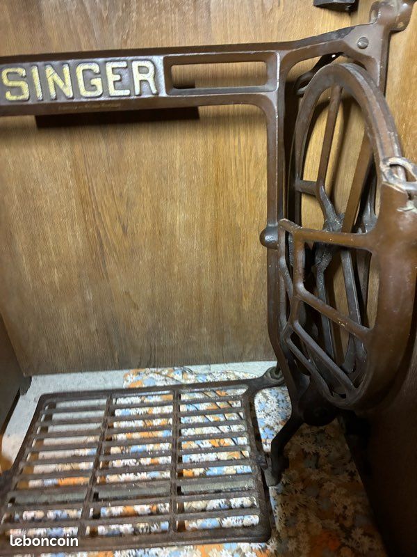 Machine à coudre Singer ancienne – modèle 15K – 1932 – Fonctionnelle – Avec meuble (image 10)