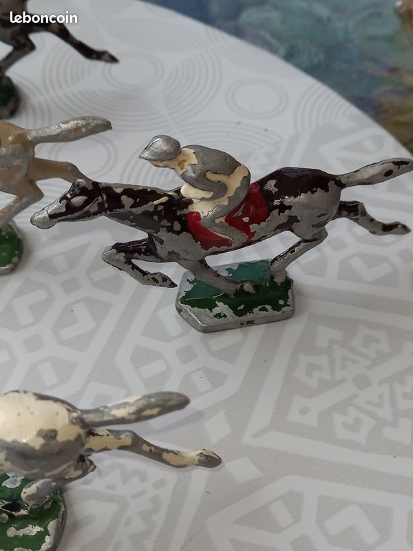 Figurine Quiralu - Le Tiercé - Cheval De Course - 1/32 Aluminium - France