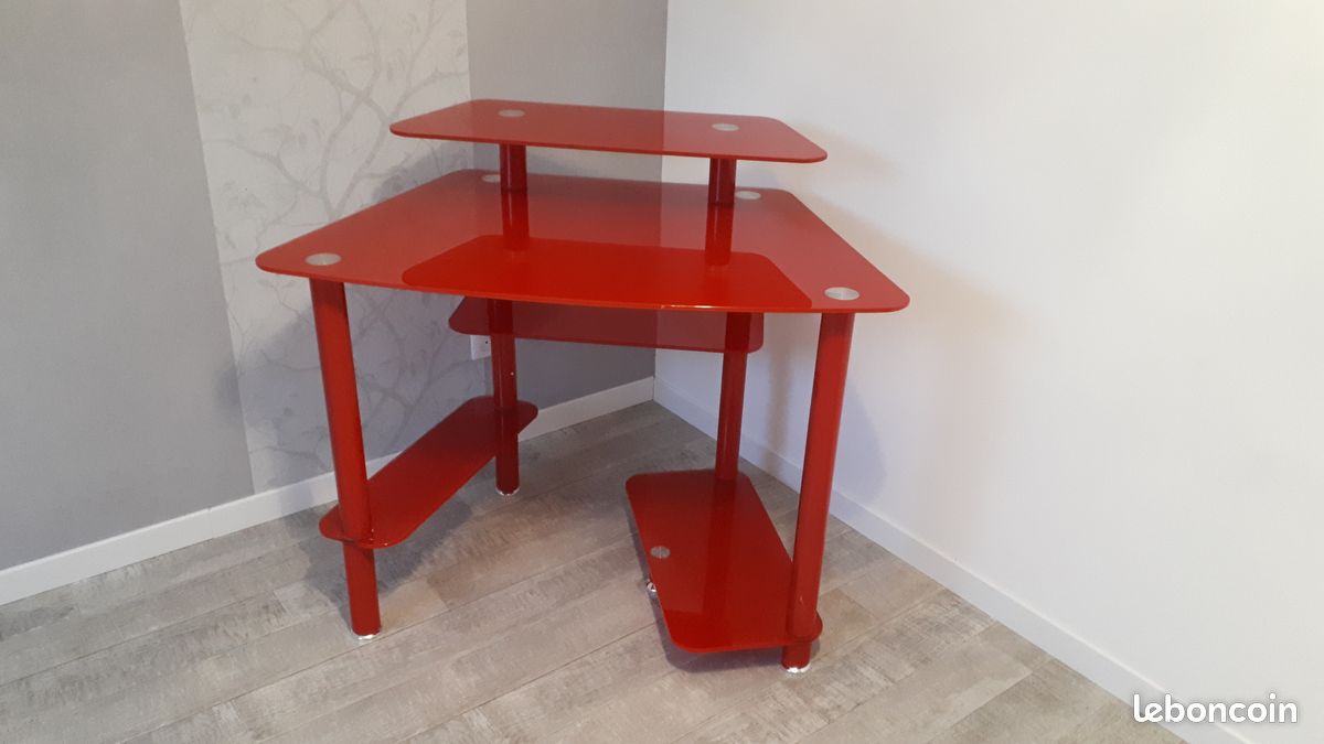 Bureau rouge (image 1)