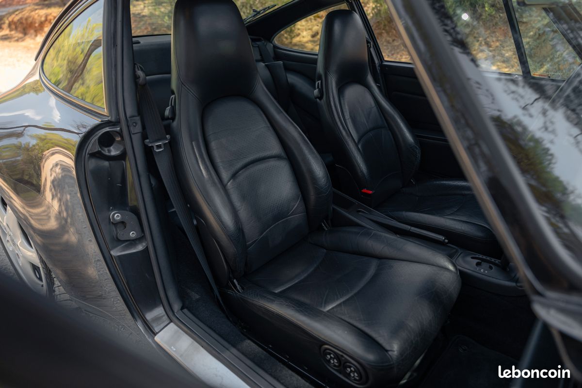 Porsche 911 993 Carrera 2 Tiptronic - Bon état général - Dossier de factures et CT complet depuis 2001 - Pas de carnet Garantie (image 9)