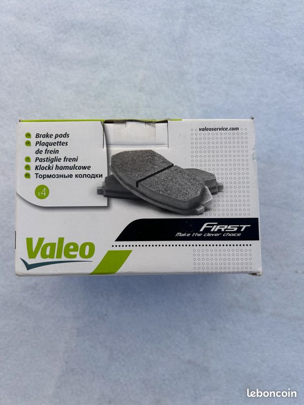 VALEO Plaquettes De Frein First 302159 - Jeu De 4 Pour Essieu Arrière - Haute Performance Et Sécurité