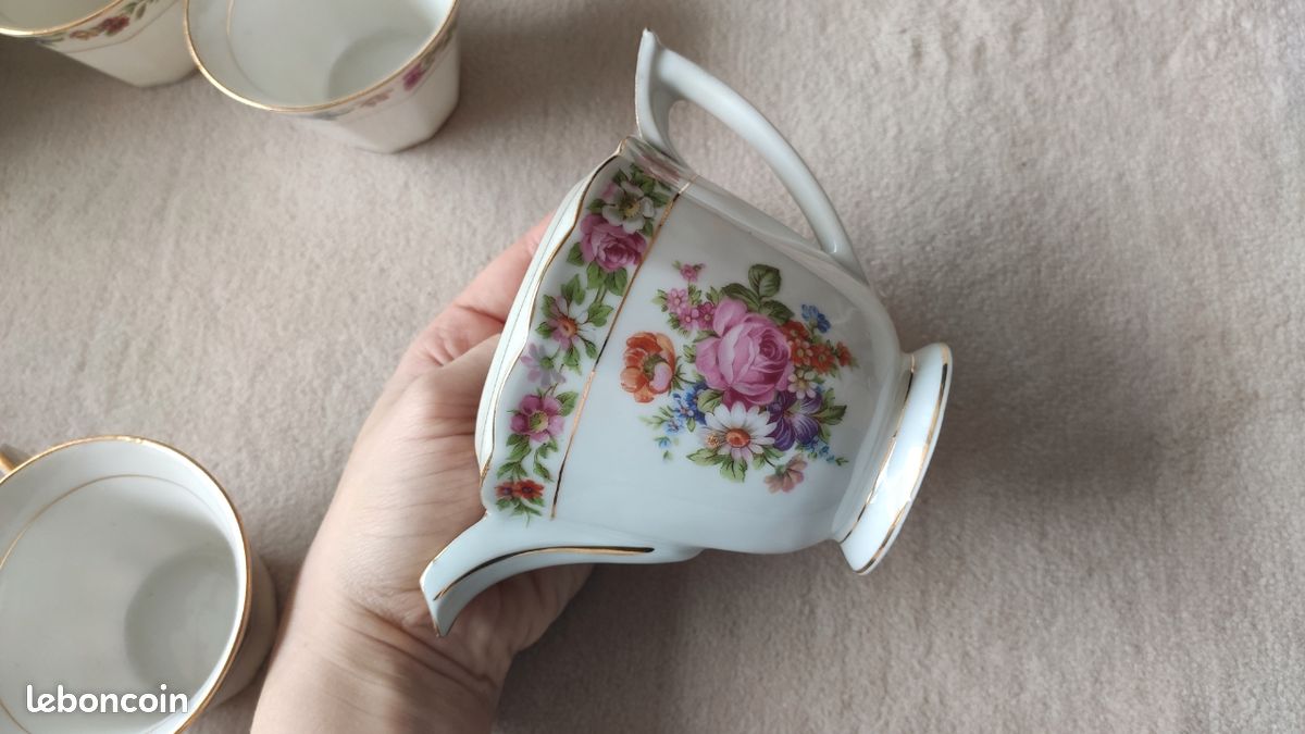 Lot Vaisselle ancienne vintage 58 pièces Porcelaine de Limoges floral et dorures (image 14)