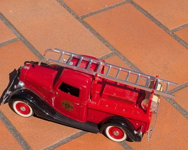 Camion Ford V8 Citerne Pompier Providence 1938 Solido 1/18 Prestige