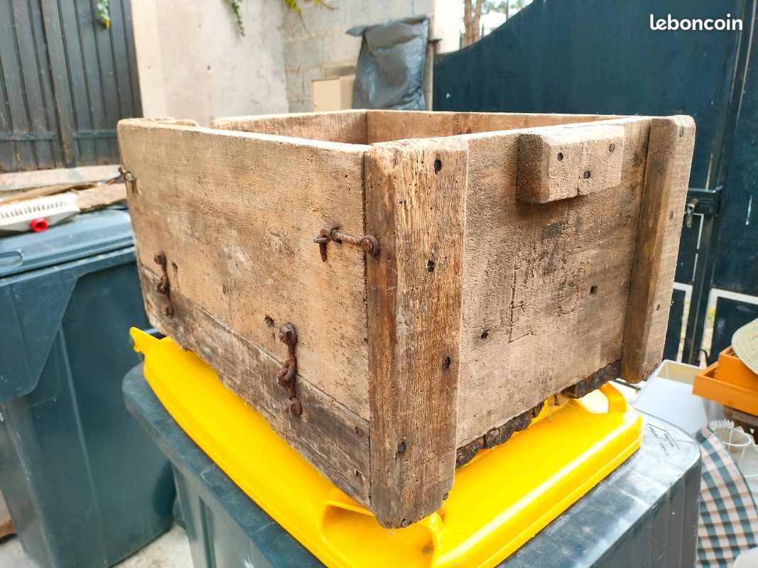 Caisse en bois rustique (image 1)