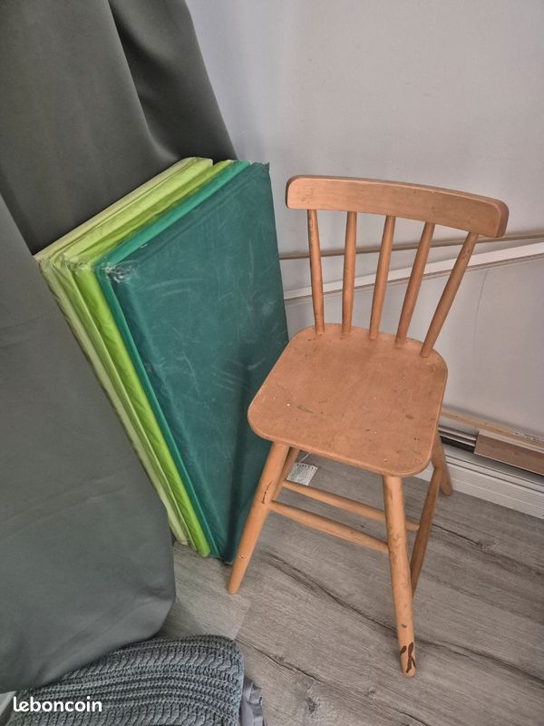 Deux chaises enfant ikea plus tapi (image 2)
