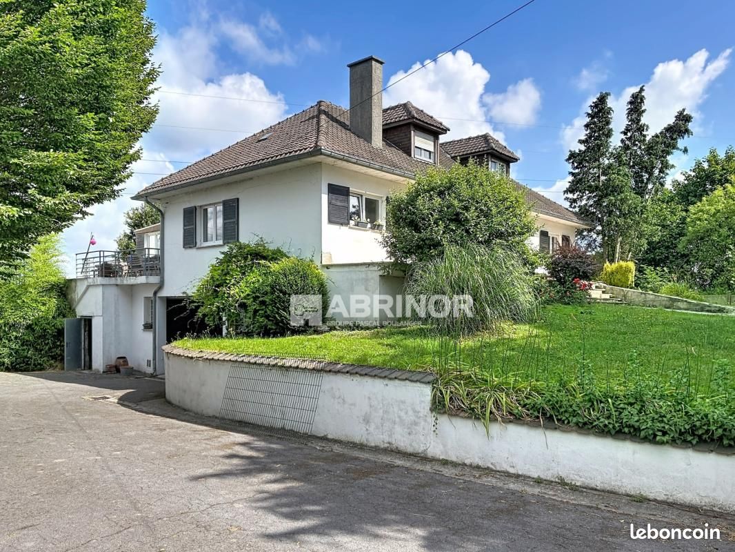 Maison 11 pièces 260 m² · à Petite-Forêt · 260 m² · 385 000 €