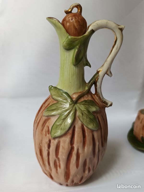 Service à liqueur ancien, forme NOIX en porcelaine (Carafon + 6 tasses + plateau) (image 2)
