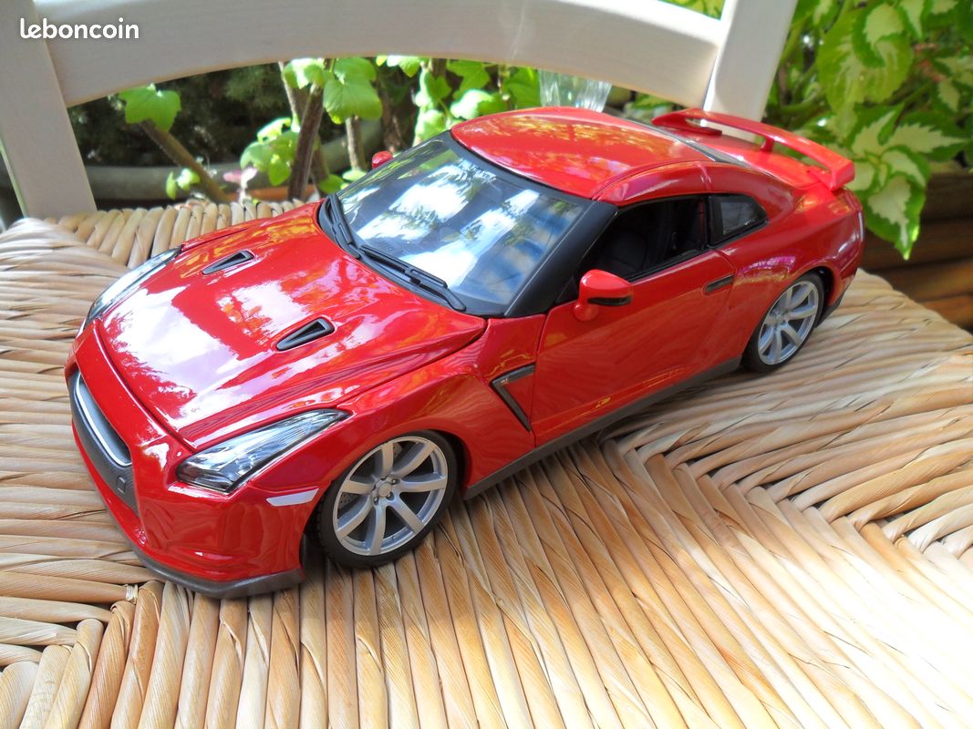 Voiture Miniature 1/18 Nissan GT-R 2008 (image 1)