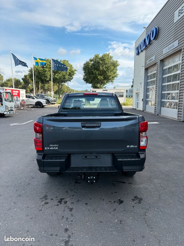 NEW ISUZU D-MAX B-STRONG SPACE 2.2L M/T 6 Rapports (image 3)