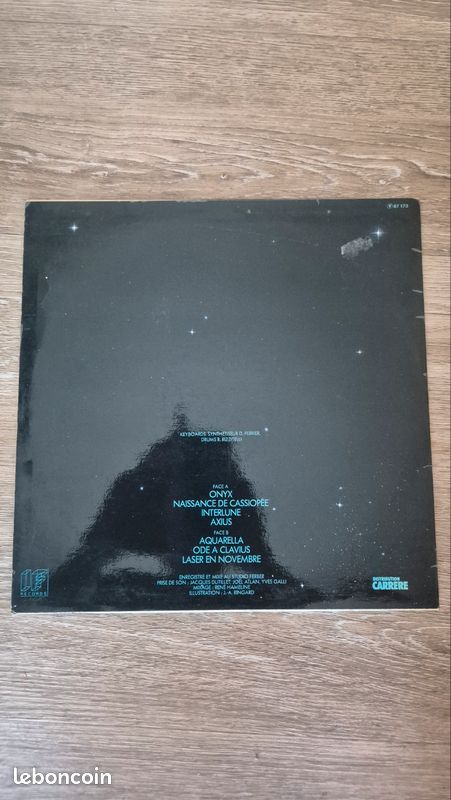 Vinyle "Space Art" au design futuriste et épuré. Un album idéal pour les amateurs de musique électronique et de science-fiction (image 2)