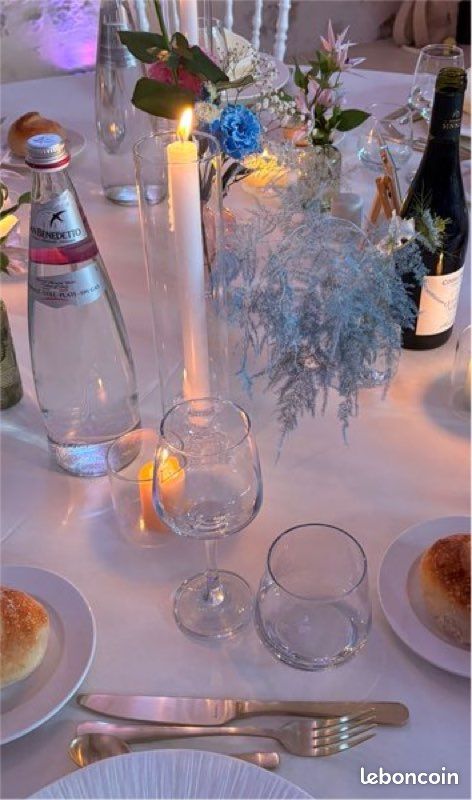 Bougeoirs cylindriques avec pieds (image 1)