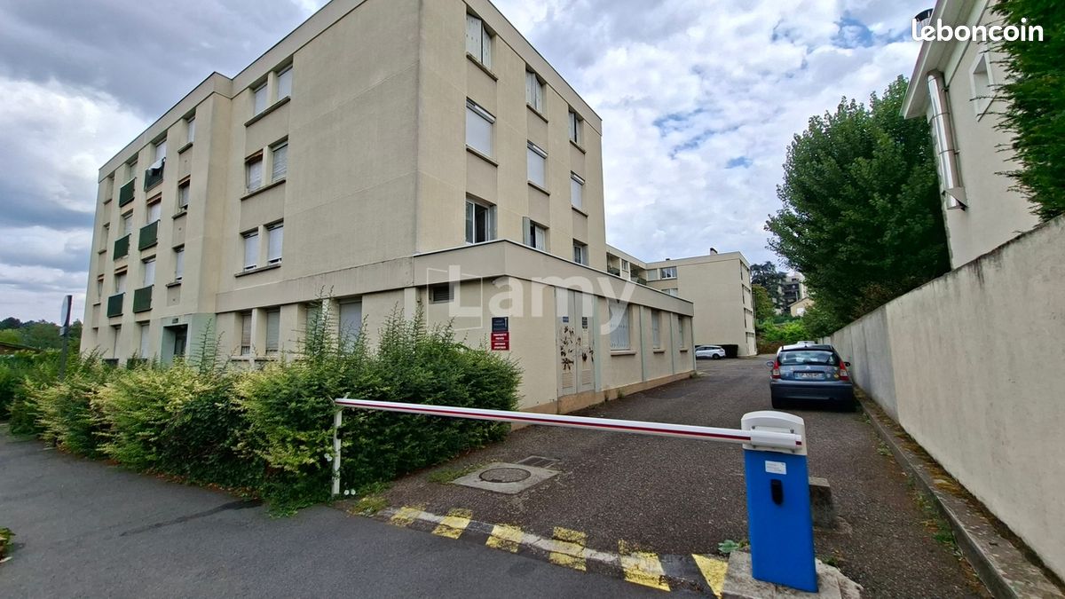 Parking 10 m² · à Clermont-Ferrand · 10 m² · 75 €/mois