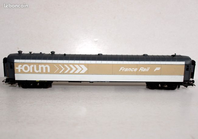 JOUEF HO ##5303 WAGON COUVERT SNCF FORUM avec accessoires
