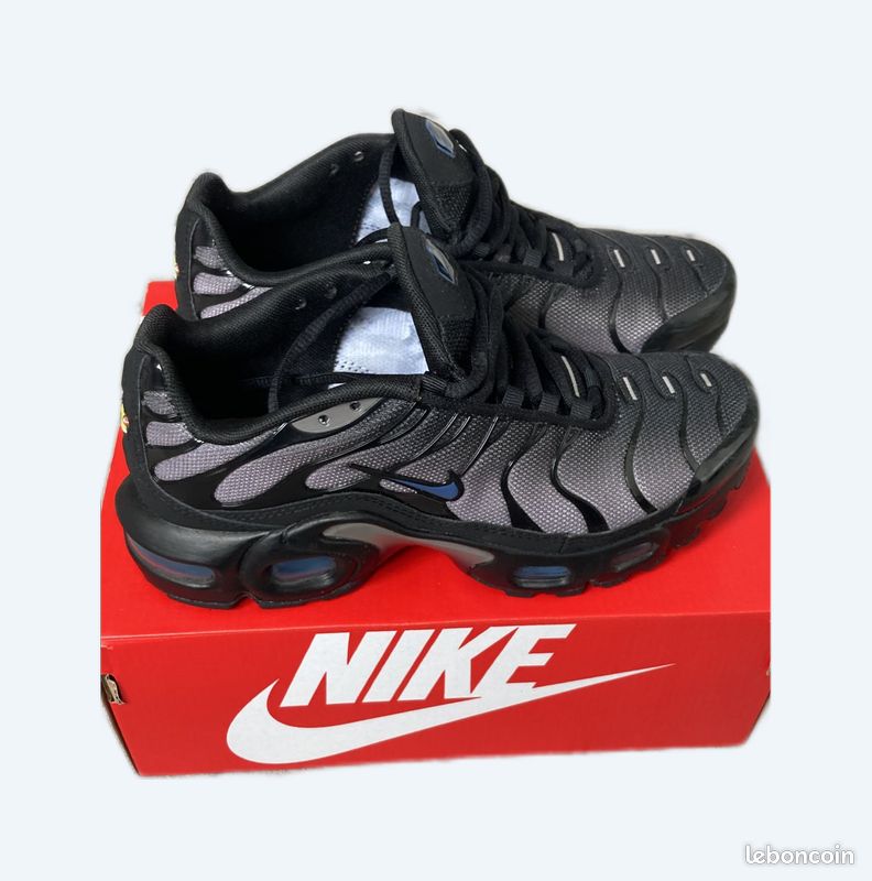 Tn Noir Basket Tn Rouge Basket Tn Rouge Et Gris Basket TN Nike