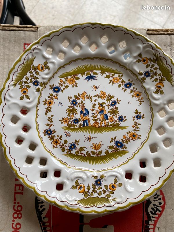 Assiette décorative, vieux Moustier (image 1)