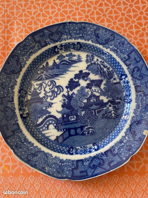 MEISSEN - 14 assiettes en porcelaine en camaïeu bleu dite à l'oignon