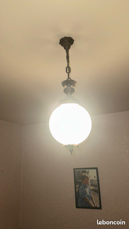Suspension vintage globe en verre dépoli gravé et laiton (image 3)