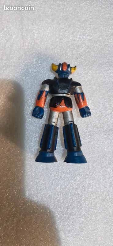 Ancienne figurine en plastique GOLDORAK de 8 cm