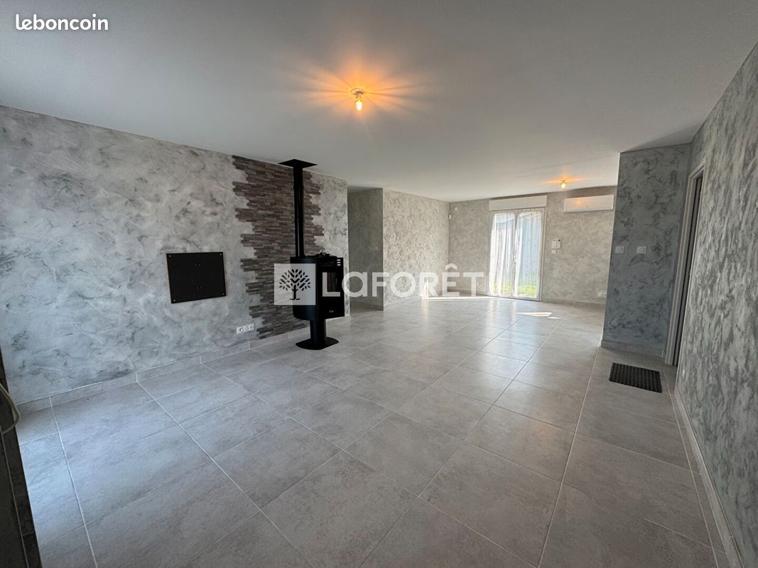 Maison 5 pièces 104 m² · à Fraisans · 104 m² · 1 200 €/mois