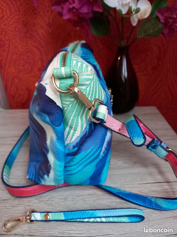 Sac à Main Desigual 'Etherea Blue' - Tressé Blanc à Fleurs Bleues | Grand Format, Plusieurs Pochettes | Taille Unique