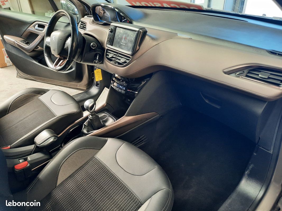 Peugeot 2008 1.6 e-hdi 115cv feline (image 3)