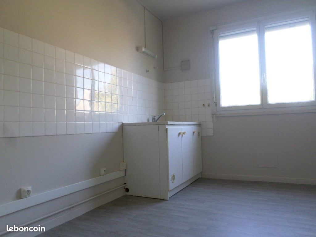 Appartement 3 pièces 66 m² · à Laroche-Saint-Cydroine · 66 m² · 590 €