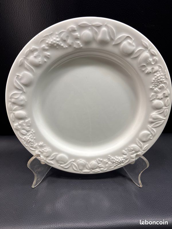 Série de 5 assiettes à dessert en barbotine blanche (image 2)