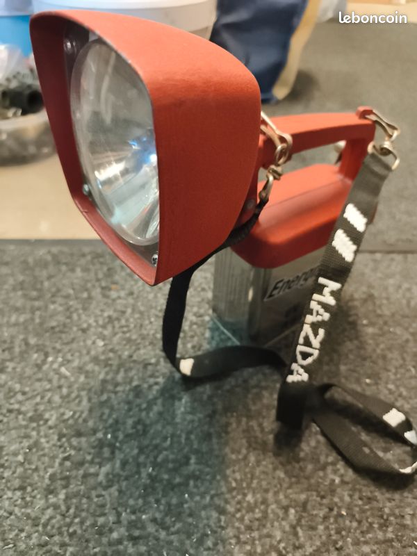 Baladeuse Lampe Torche LED 3 en 1 avec endoscope pour mécanique