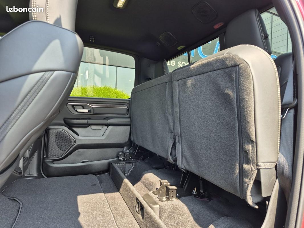 Dodge ram 1500 crew cab sport black package 2025 (image 13)
