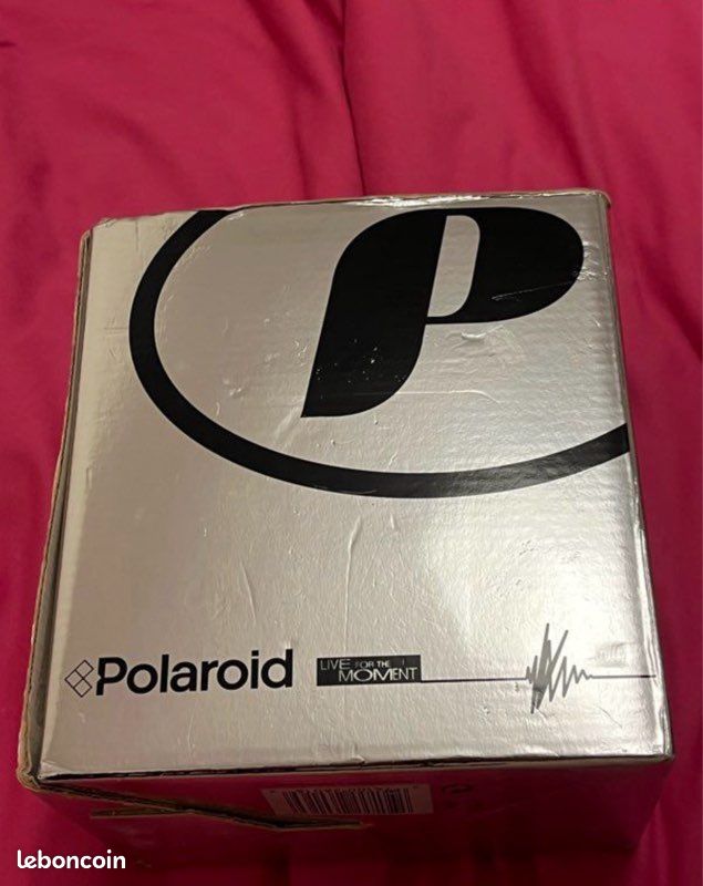 Polaroid One600 Classic Instant Film Camera w Built-in Flash Collectible Vintage 74100429542