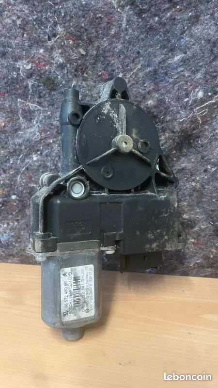 Moteur De Lève-vitre Avant Pour Peugeot 308CC - Réf 9681903580 / 0130822387, Occasion