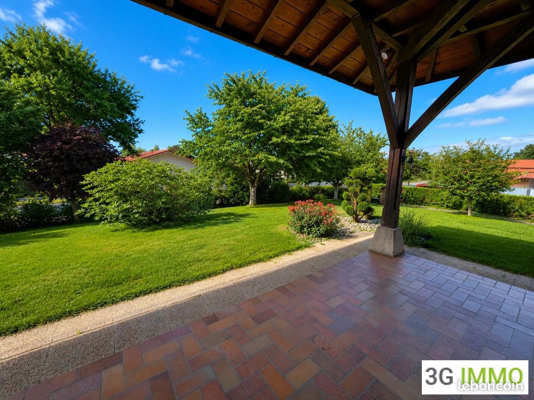 Maison 7 pièces 151 m² · à Polliat · 151 m² · 282 500 €