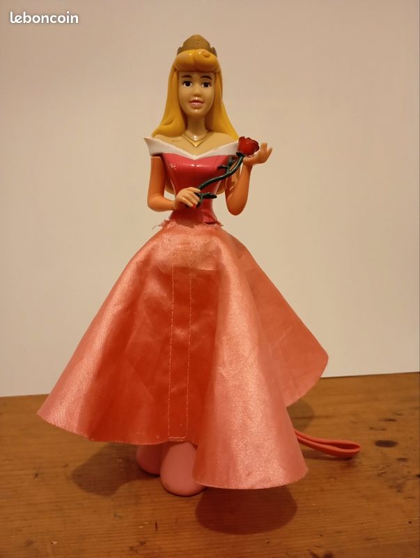 Figurine cendrillon (image 1)