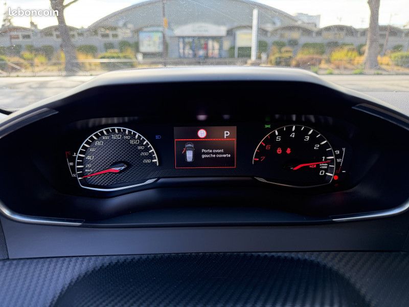 Peugeot 2008 1.5 BLUEHDI 130CH S&S ALLURE EAT8 (image 11)