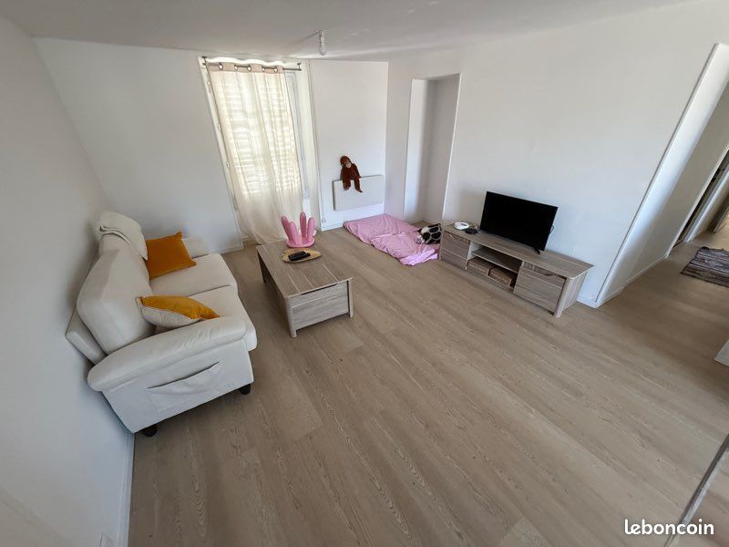 Appartement 7 pièces 300 m² · à Beaumont-du-Gâtinais · 300 m² · 160 000 €