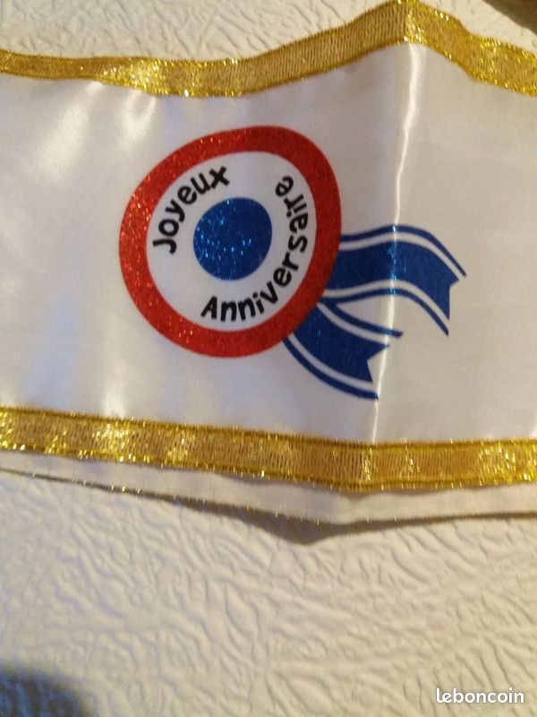 Écharpe De Miss Anniversaire - Blanche à Liseré Doré - Personnalisable (Ex: Miss 30 Ans)