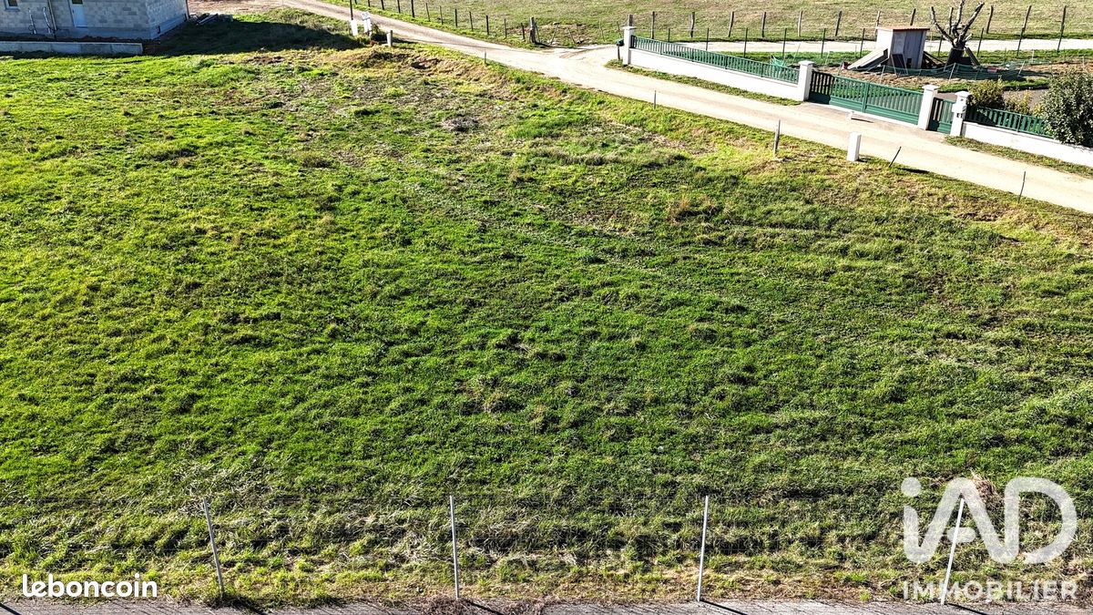 Terrain 1077 m² · à Montagney · 1 077 m² · 42 000 €