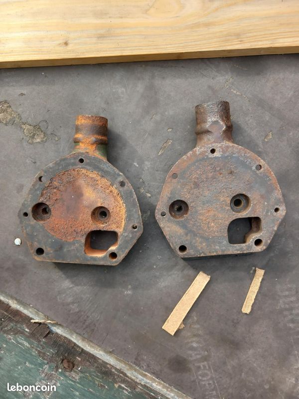 Citroën Traction support pompe a eau (image 2)