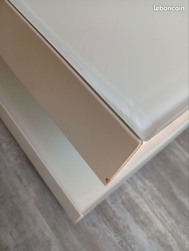 Table (image 3)