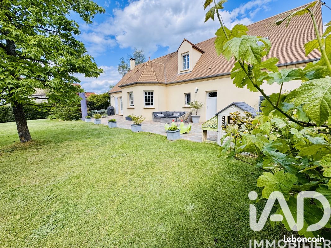 Maison 8 pièces 220 m² · à Bazoches-sur-Guyonne · 220 m² · 729 000 €