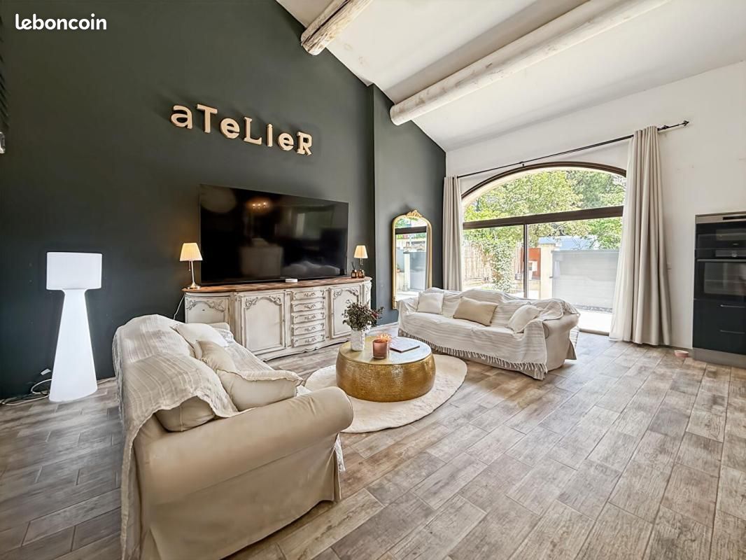 Maison 6 pièces 194 m² · à Robion · 194 m² · 690 000 €